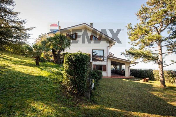 casa indipendente in vendita a Falconara Marittima