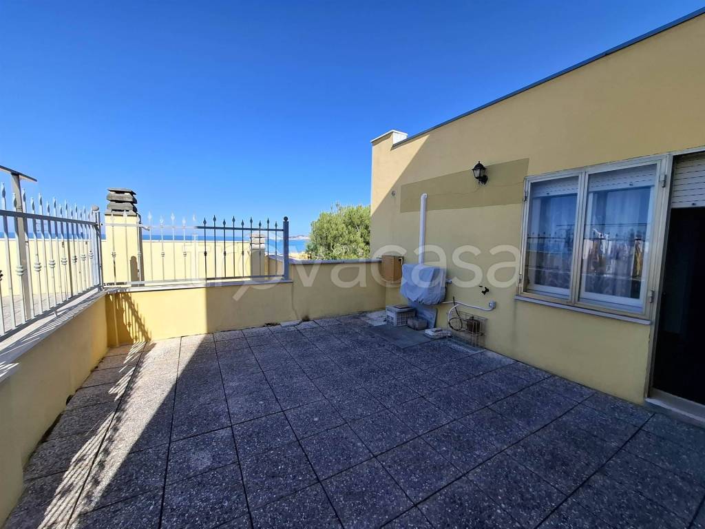 appartamento in vendita a Falconara Marittima in zona Palombina Vecchia