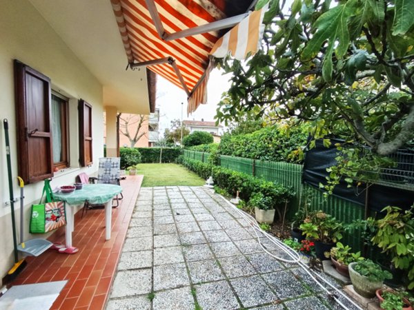 casa indipendente in vendita a Falconara Marittima