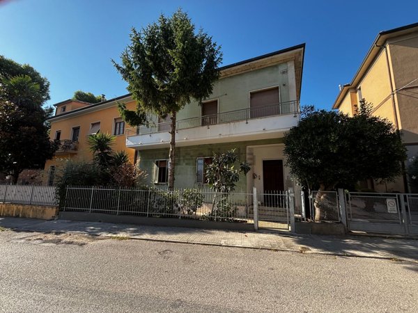 casa indipendente in vendita a Falconara Marittima