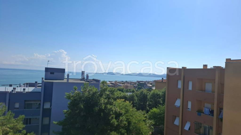 appartamento in vendita a Falconara Marittima in zona Palombina Vecchia