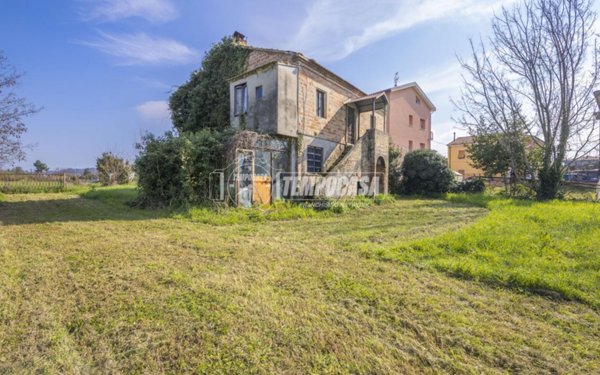 casa indipendente in vendita a Falconara Marittima in zona Castelferretti