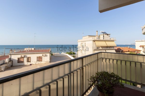 appartamento in vendita a Falconara Marittima in zona Palombina Vecchia