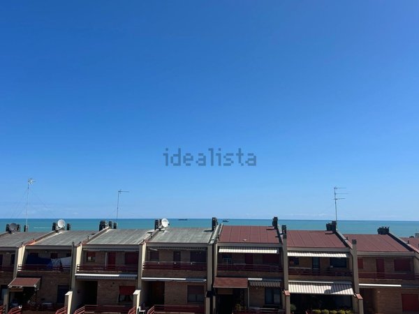 appartamento in vendita a Falconara Marittima in zona Palombina Vecchia