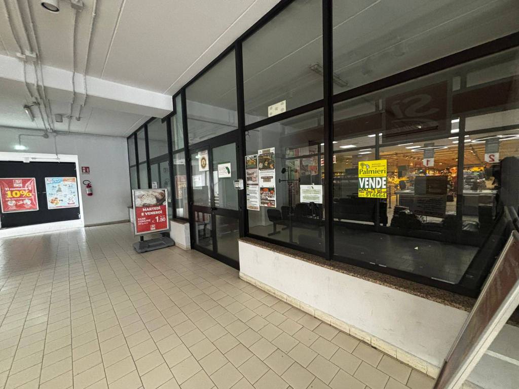 negozio in vendita a Falconara Marittima