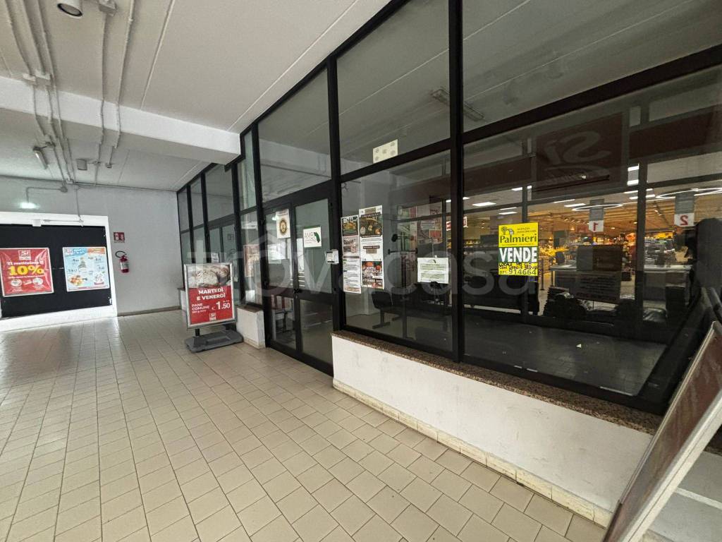 negozio in vendita a Falconara Marittima