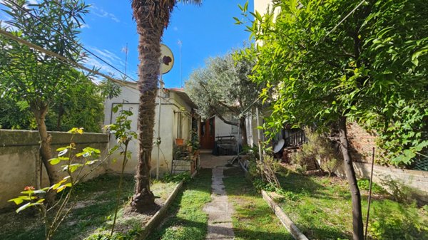 casa indipendente in vendita a Falconara Marittima