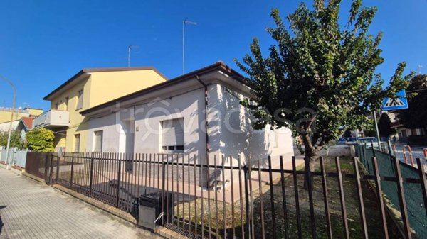 casa indipendente in vendita a Falconara Marittima in zona Castelferretti