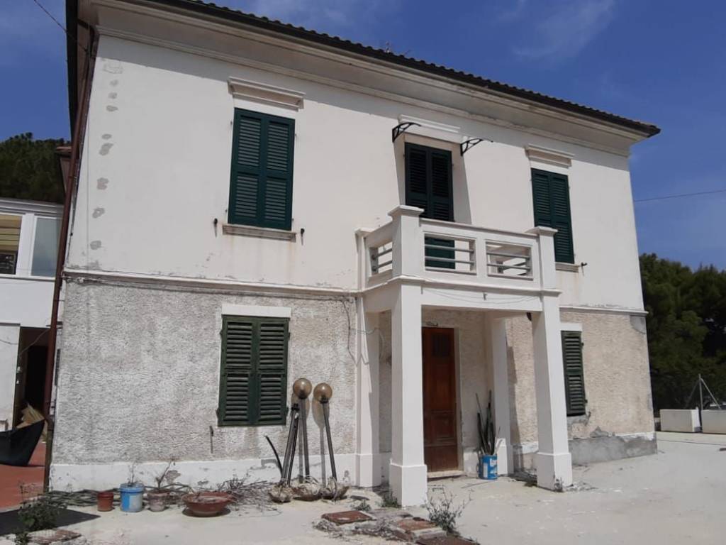 casa indipendente in vendita a Falconara Marittima