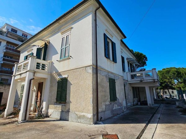 casa indipendente in vendita a Falconara Marittima