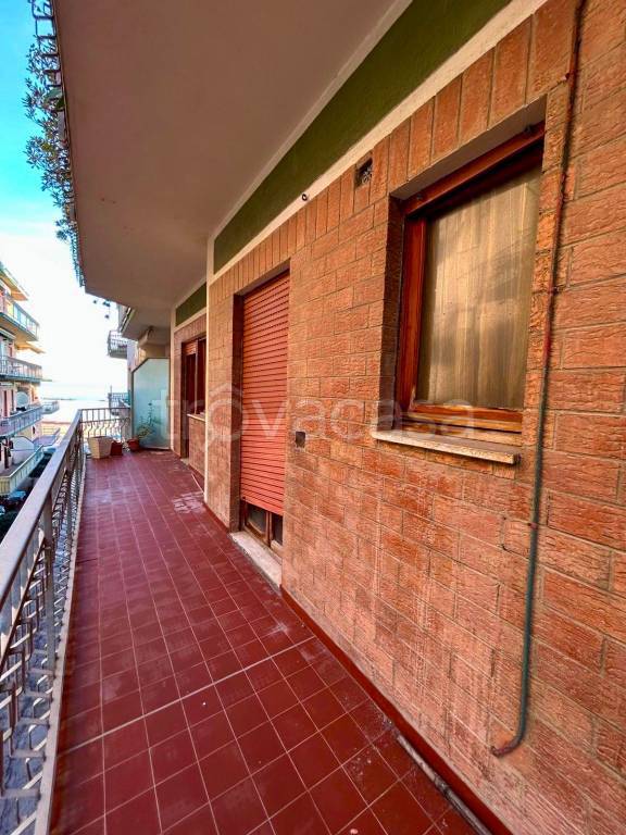 appartamento in vendita a Falconara Marittima in zona Palombina Vecchia