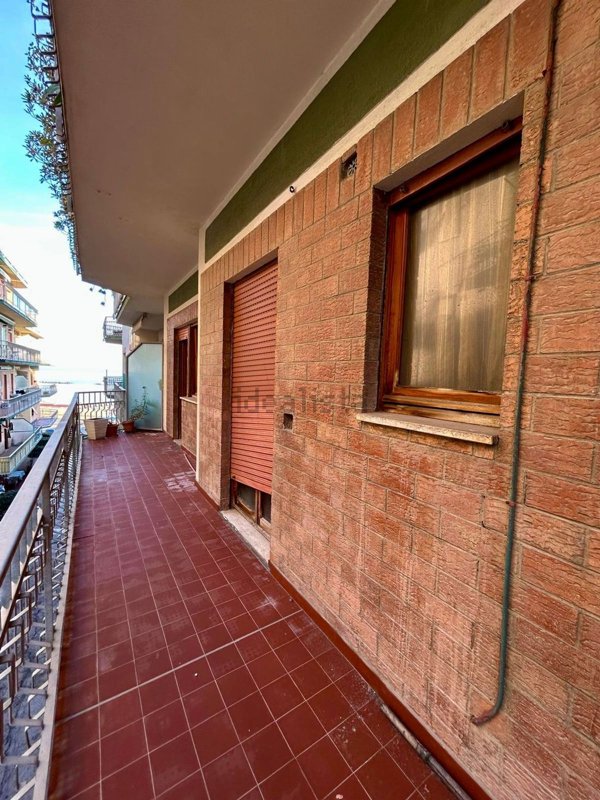 appartamento in vendita a Falconara Marittima in zona Palombina Vecchia