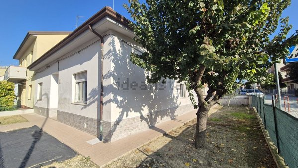 appartamento in vendita a Falconara Marittima in zona Castelferretti