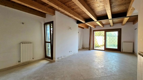 appartamento in vendita a Falconara Marittima in zona Castelferretti