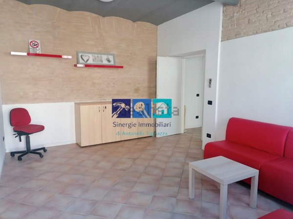 locale commerciale in vendita a Falconara Marittima