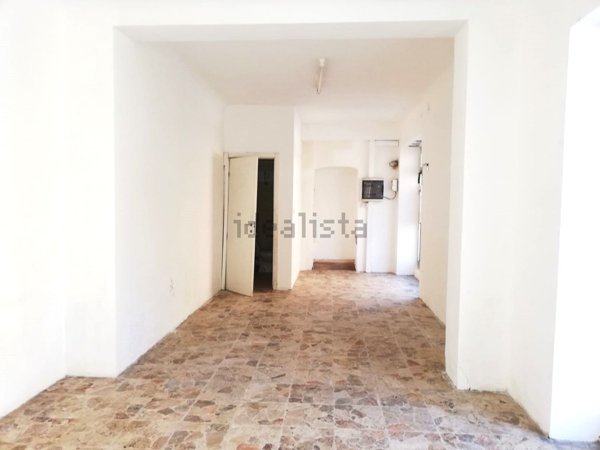 locale commerciale in vendita a Falconara Marittima