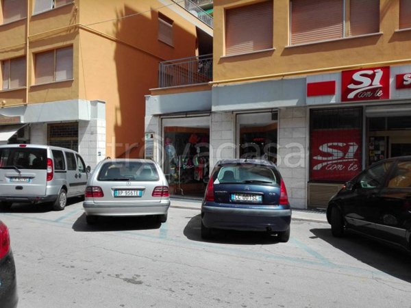 negozio in vendita a Falconara Marittima