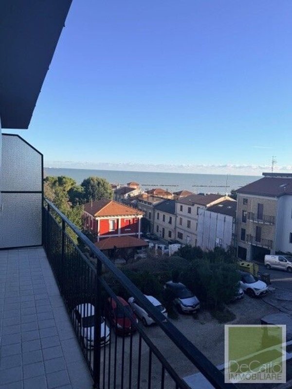 appartamento in vendita a Falconara Marittima in zona Palombina Vecchia