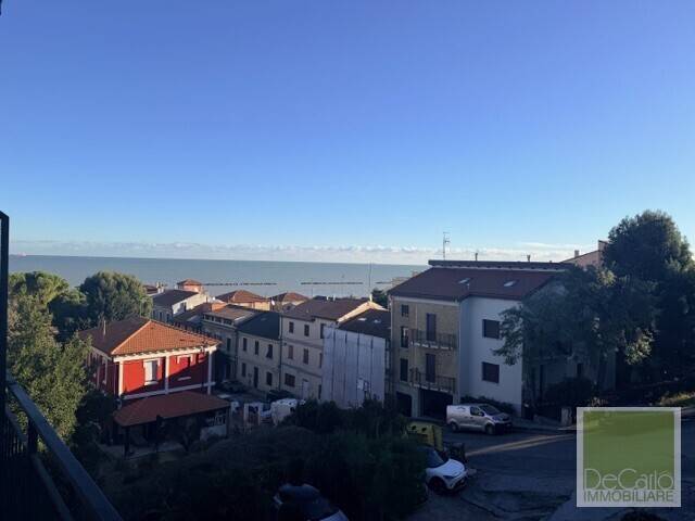 appartamento in vendita a Falconara Marittima in zona Palombina Vecchia