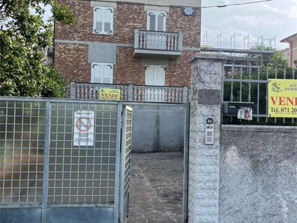 casa indipendente in vendita a Falconara Marittima