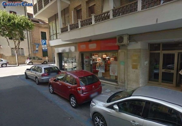 negozio in vendita a Falconara Marittima