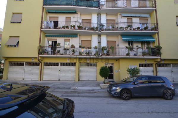 appartamento in vendita a Falconara Marittima in zona Castelferretti
