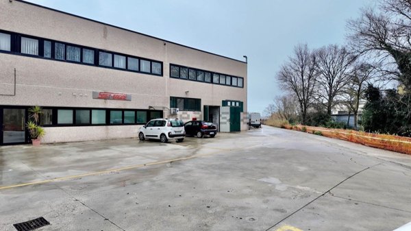 ufficio in vendita a Falconara Marittima