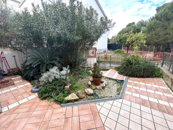 casa indipendente in vendita a Falconara Marittima