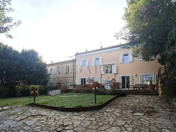 casa indipendente in vendita a Falconara Marittima