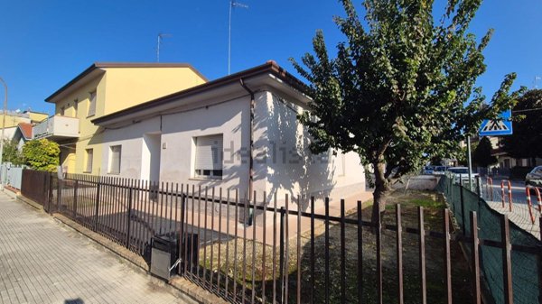 appartamento in vendita a Falconara Marittima in zona Castelferretti