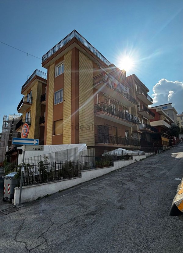 appartamento in vendita a Falconara Marittima in zona Palombina Vecchia