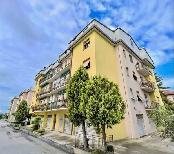 appartamento in vendita a Falconara Marittima in zona Castelferretti