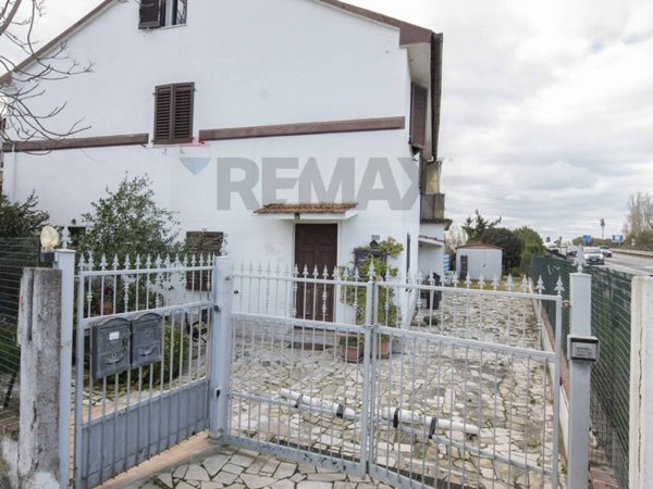 casa indipendente in vendita a Falconara Marittima