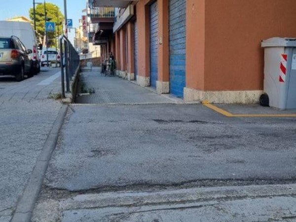 negozio in vendita a Falconara Marittima