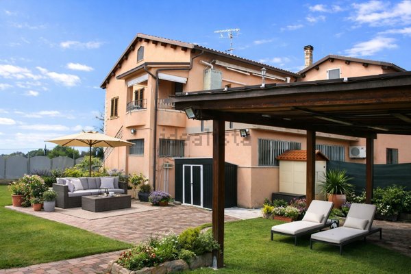 casa indipendente in vendita a Falconara Marittima in zona Falconara Alta