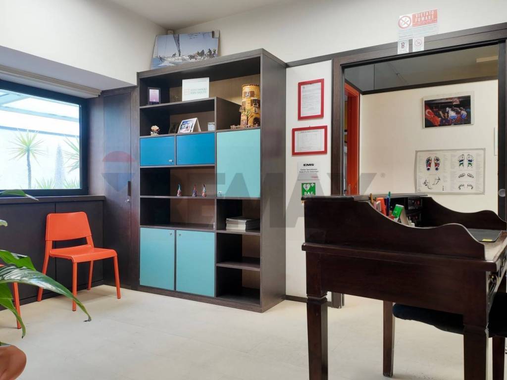 ufficio in vendita a Falconara Marittima