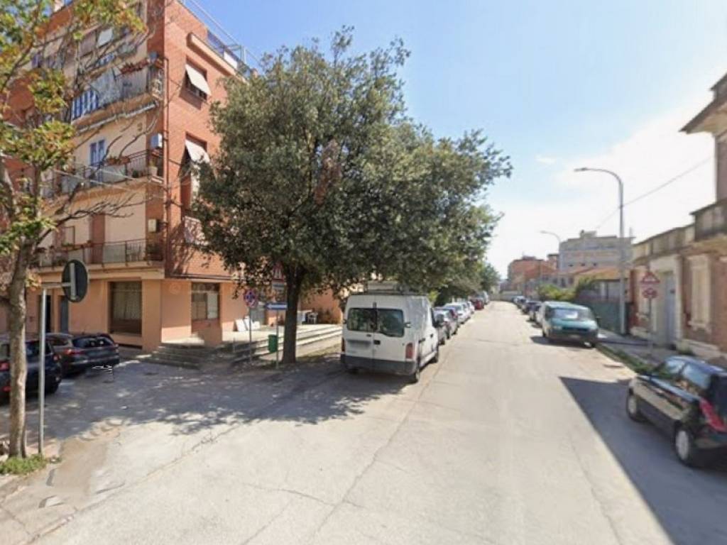 negozio in vendita a Falconara Marittima