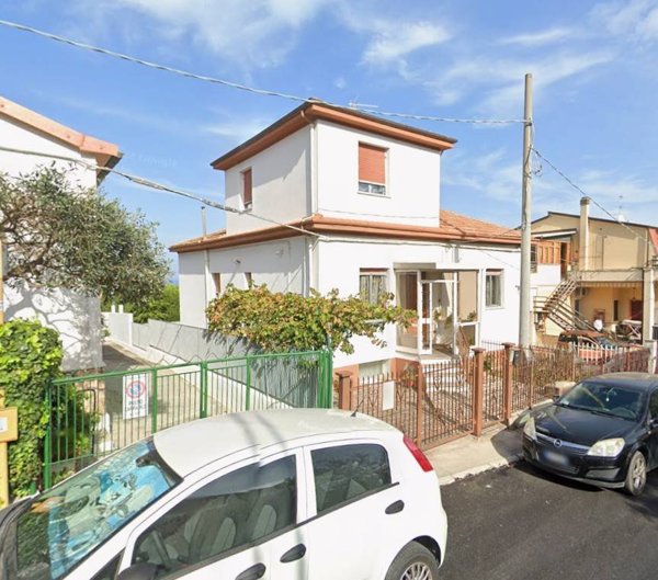 casa indipendente in vendita a Falconara Marittima