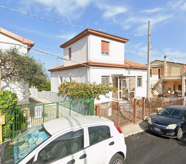 casa indipendente in vendita a Falconara Marittima