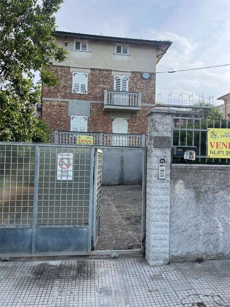 casa indipendente in vendita a Falconara Marittima