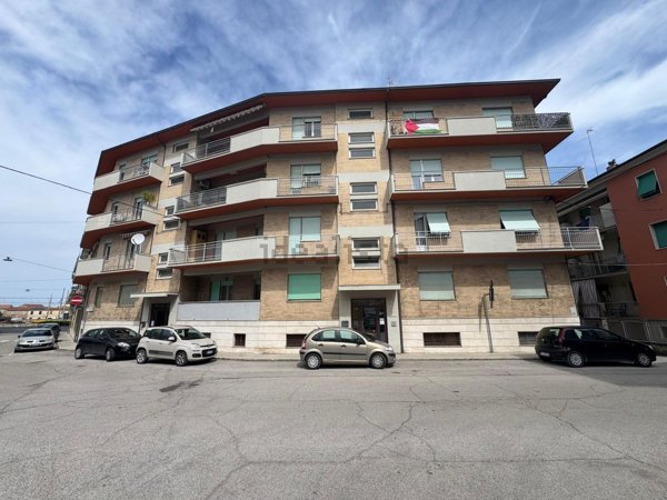 appartamento in vendita a Falconara Marittima in zona Palombina Vecchia