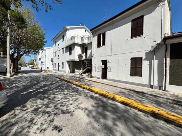appartamento in vendita a Falconara Marittima in zona Fiumesino