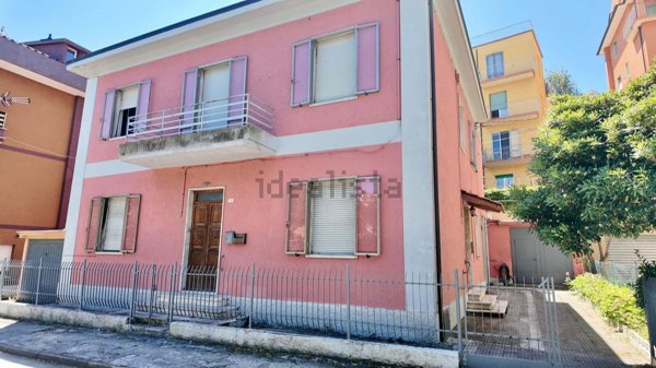 casa indipendente in vendita a Falconara Marittima