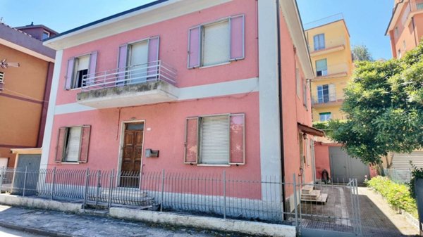 casa indipendente in vendita a Falconara Marittima