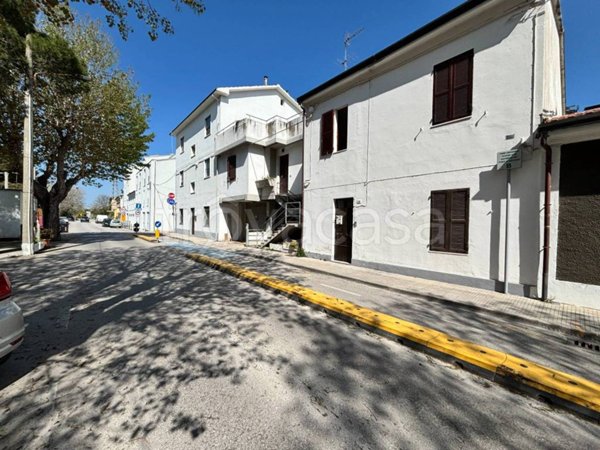 appartamento in vendita a Falconara Marittima in zona Fiumesino