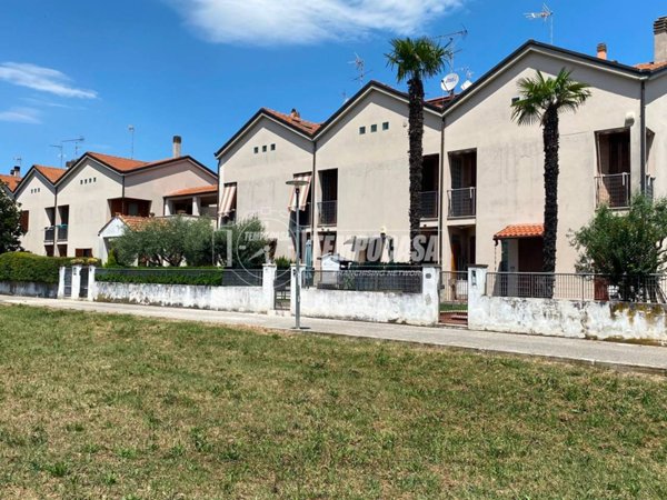 appartamento in vendita a Falconara Marittima in zona Castelferretti