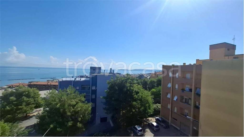 appartamento in vendita a Falconara Marittima in zona Palombina Vecchia