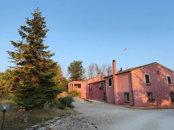 casa indipendente in vendita a Falconara Marittima