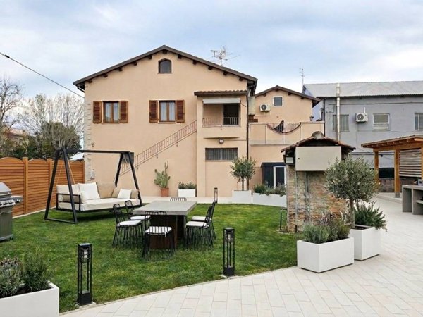 casa indipendente in vendita a Falconara Marittima in zona Falconara Alta