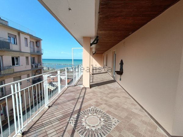 appartamento in vendita a Falconara Marittima in zona Palombina Vecchia